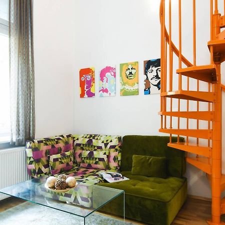 Central & Colorful Studio With Air Conditioning Budapest Luaran gambar